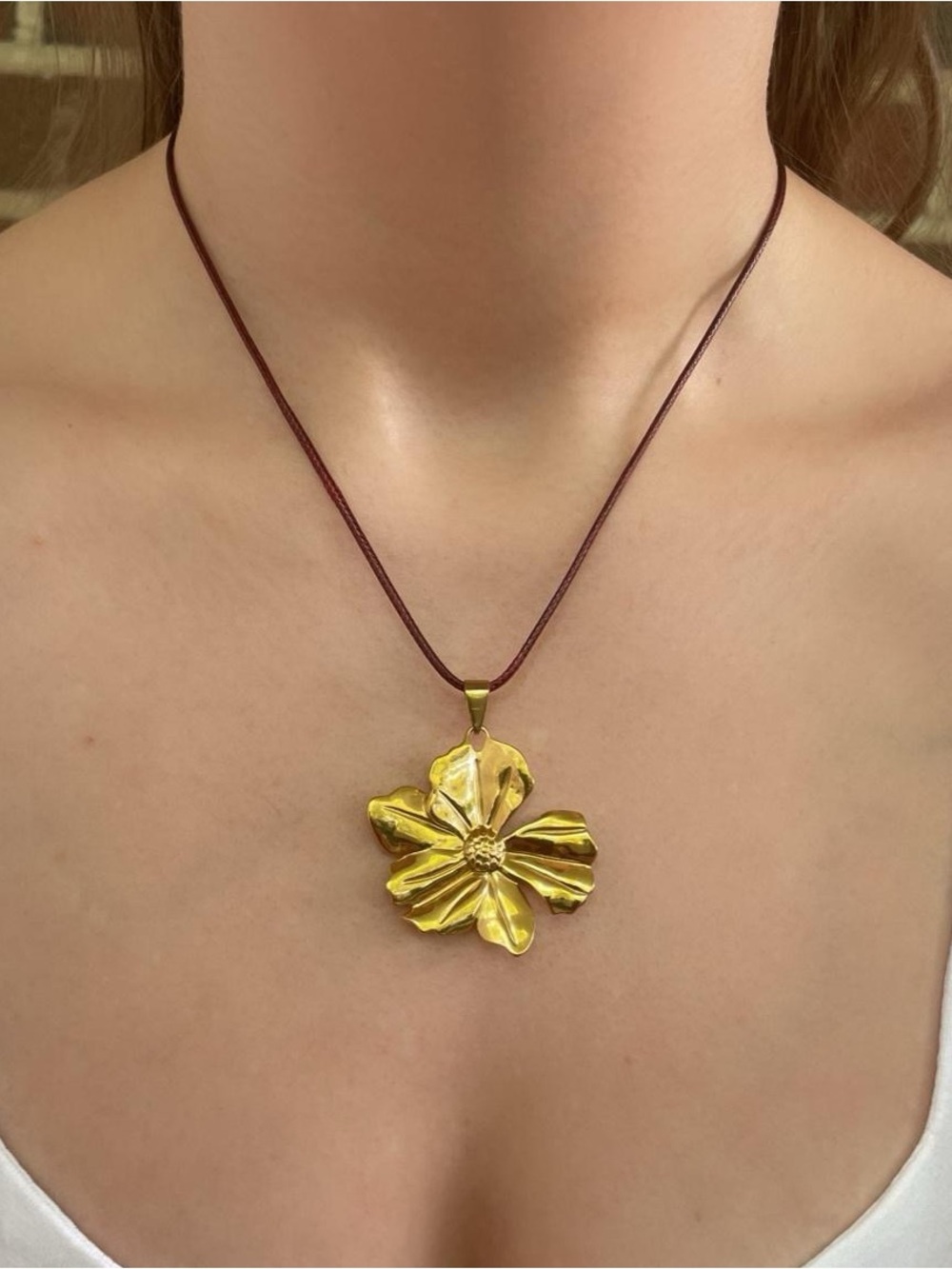 Gold Flower Pendant Necklace